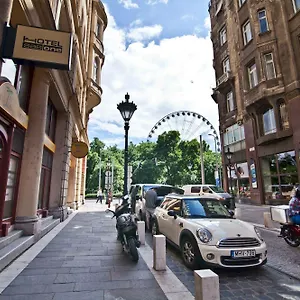 Sasone & Sas Two & Sas Ho Budapest